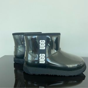 Girls Uggs size 2 US